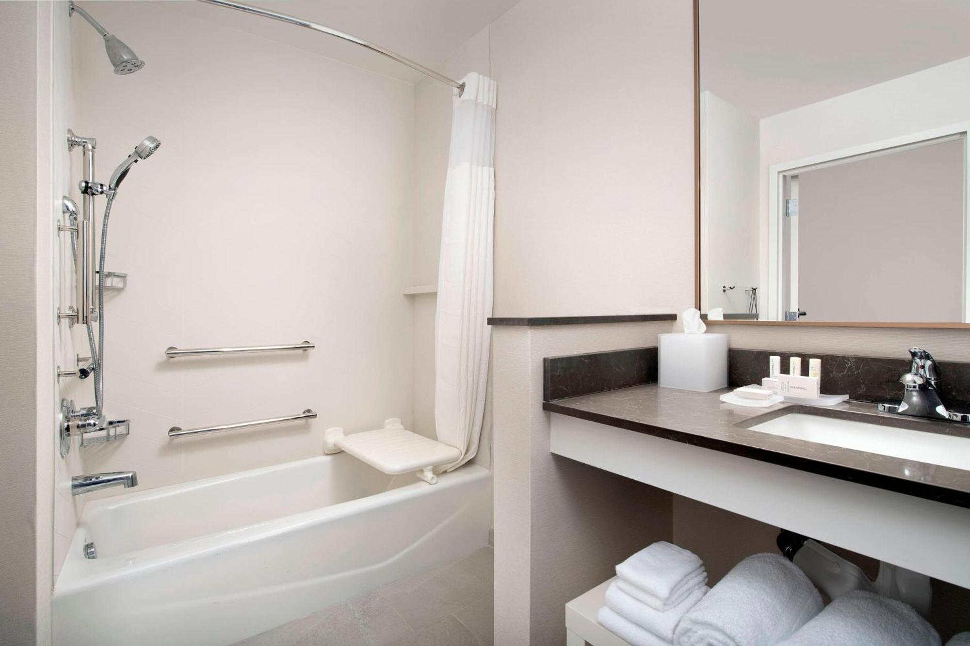 Fairfield Inn & Suites By Marriott Miami Airport West/Доръл Стая снимка