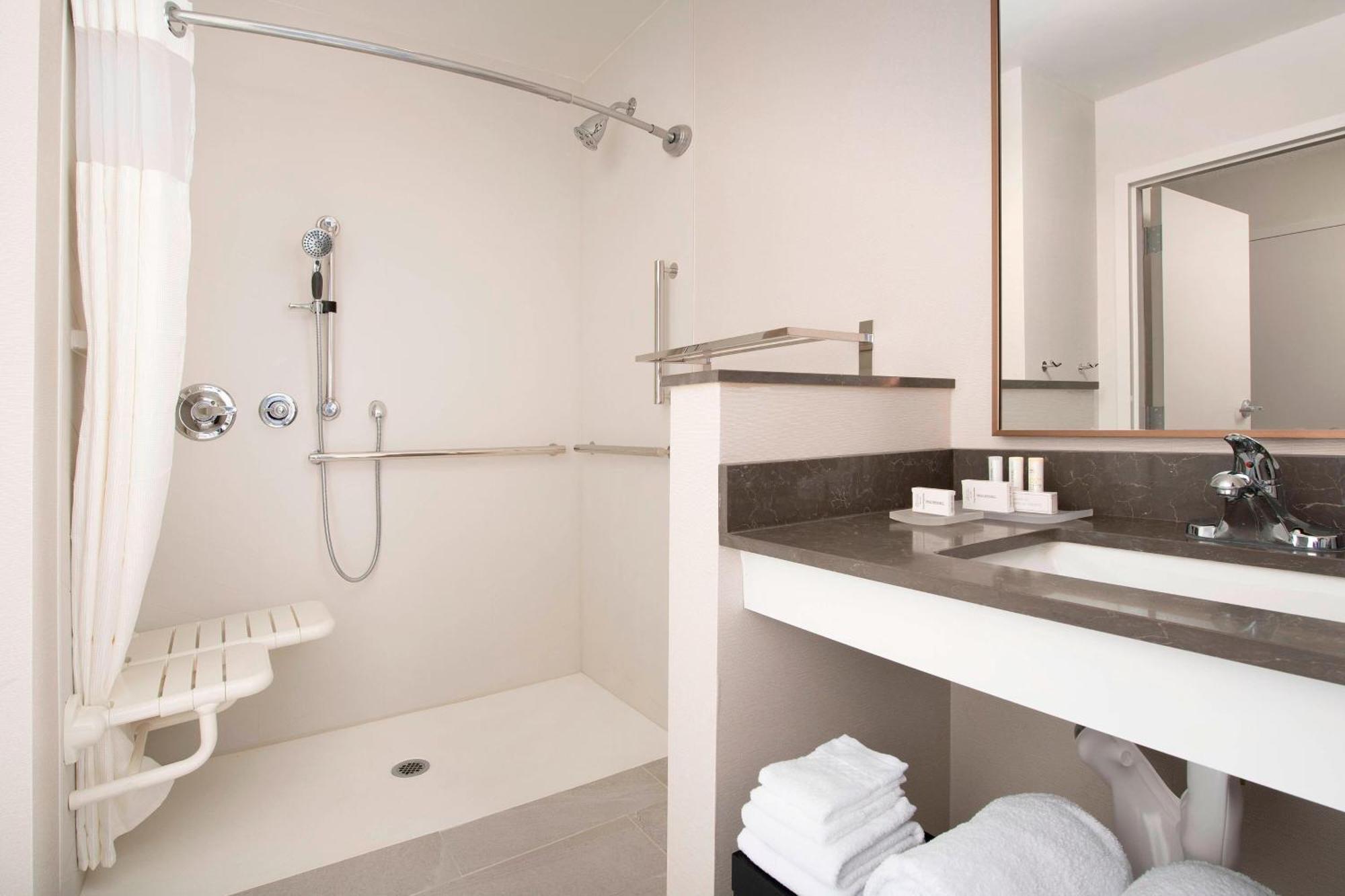 Fairfield Inn & Suites By Marriott Miami Airport West/Доръл Стая снимка